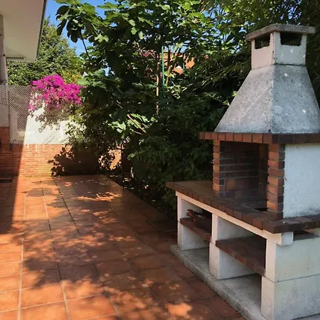 Al Lado De La Playa Con Piscina Privada, Jardin Y Barbacoa, Fronton, 6 Holiday home