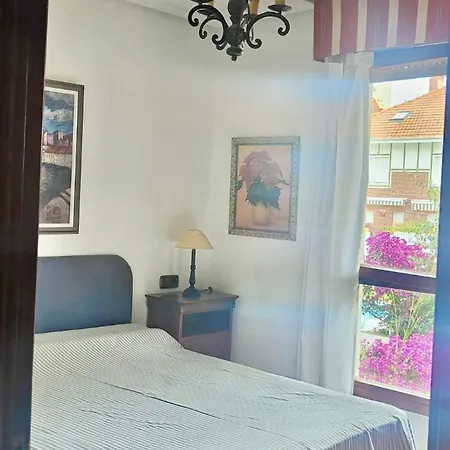 Al Lado De La Playa Con Piscina Privada, Jardin Y Barbacoa, Fronton, 6 Laredo