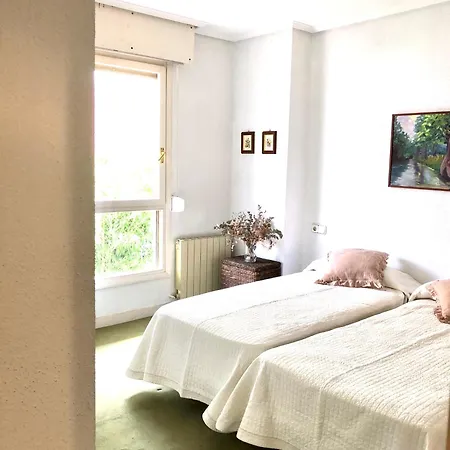 Al Lado De La Playa Con Piscina Privada, Jardin Y Barbacoa, Fronton, 6 Laredo