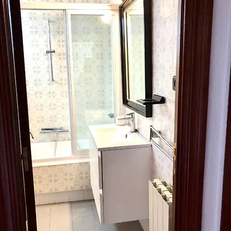 Al Lado De La Playa Con Piscina Privada, Jardin Y Barbacoa, Fronton, 6 Hébergement de vacances Laredo